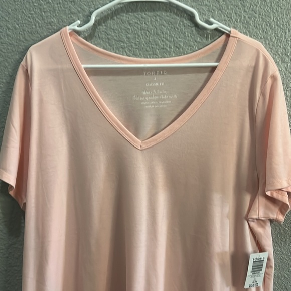 Torrid Girlfriend Jersey VNeck Tee size 2 NWT Classic Fit - Picture 5 of 5